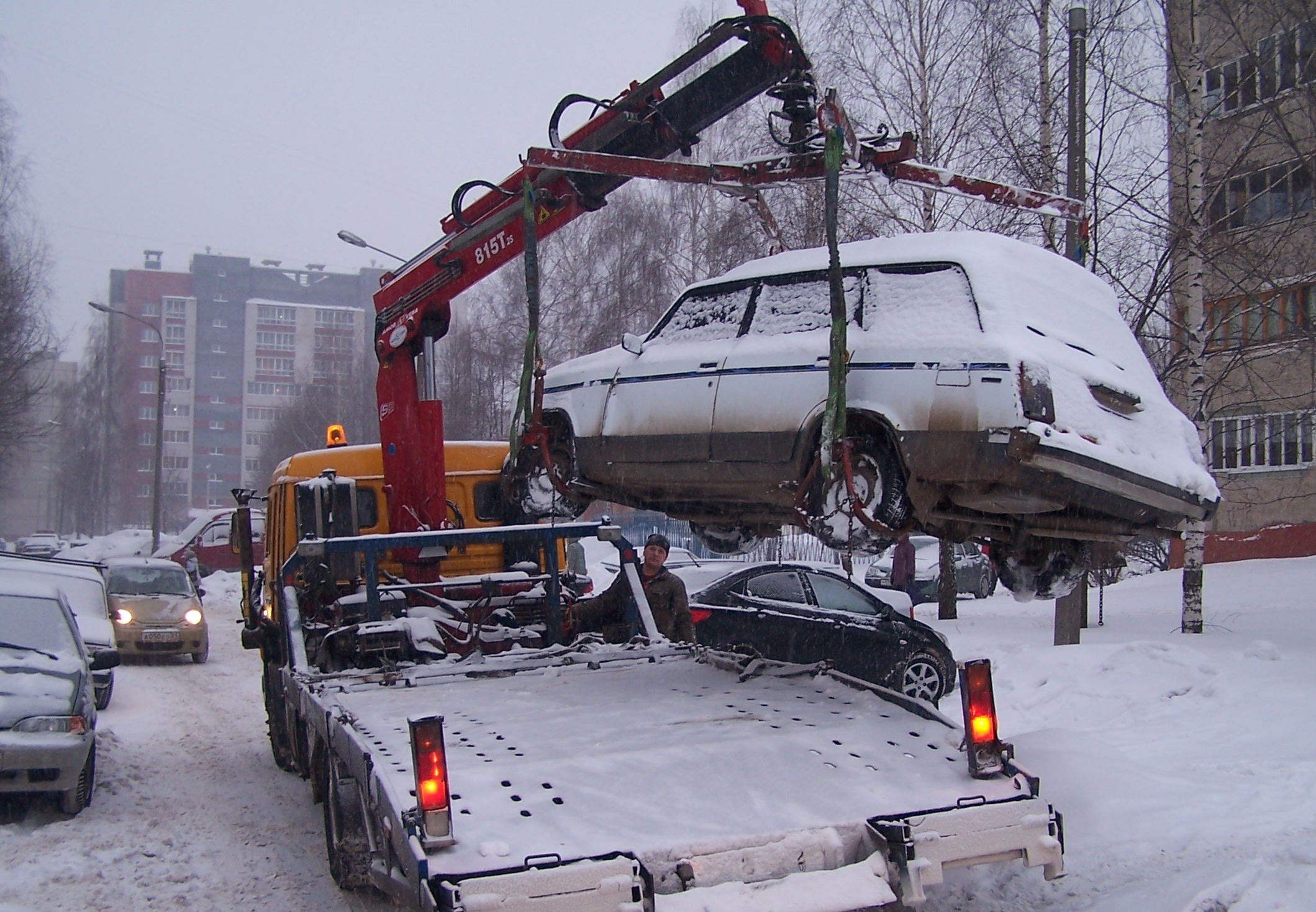 Ленинградская область: в Санкт-Петербурге за день для уборки снега эвакуировали 419 автомобилей