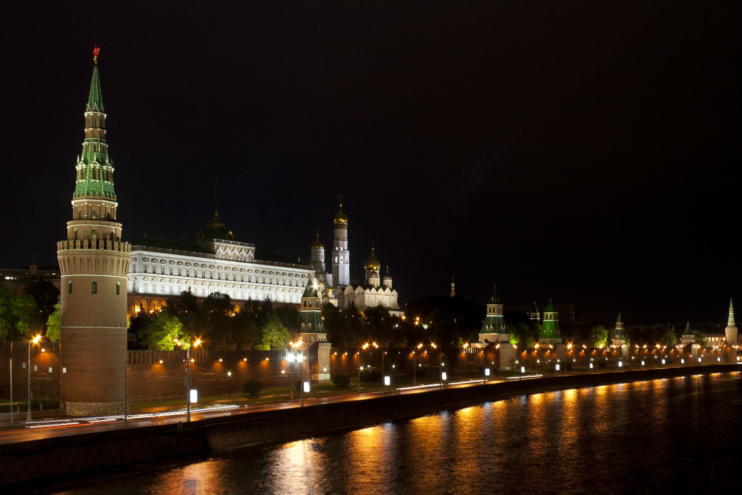 ФАС разоблачил сговор на поставках подсветки Кремля