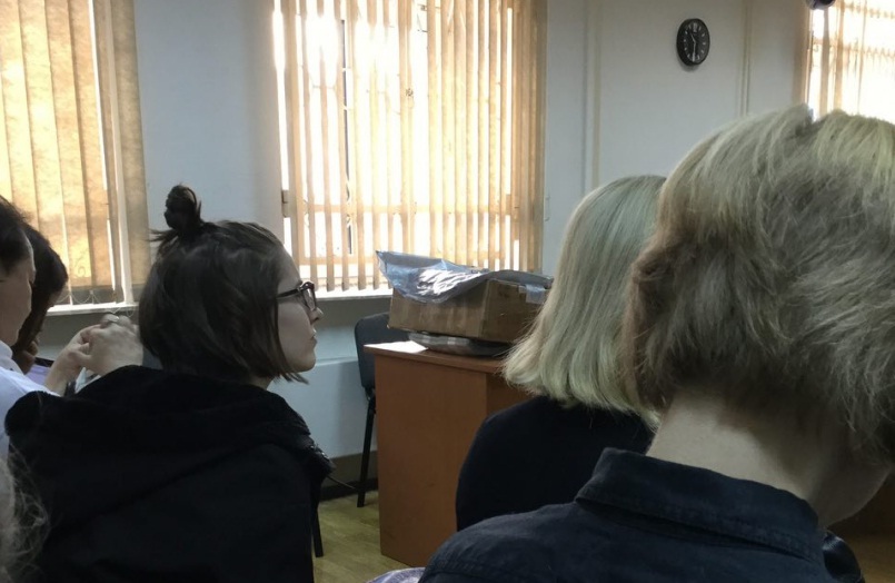 На суд по делу экс-министра Улюкаева принесли картонную коробку с двумя миллионами долларов