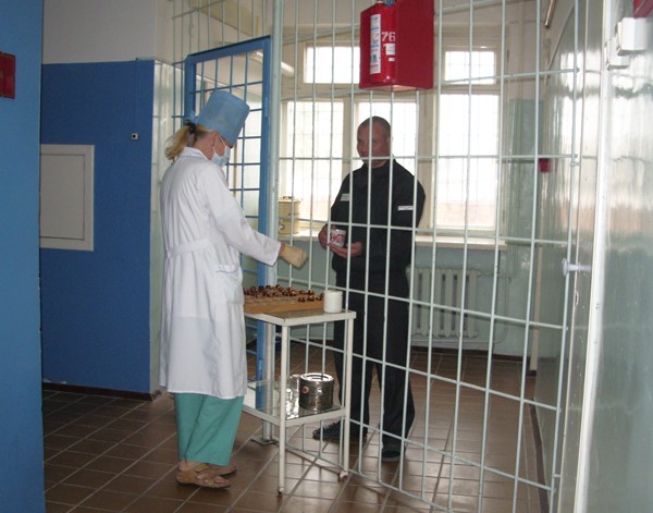 Руководитель медчасти следственного изолятора пообещал освободить преступника за 5 миллионов рублей