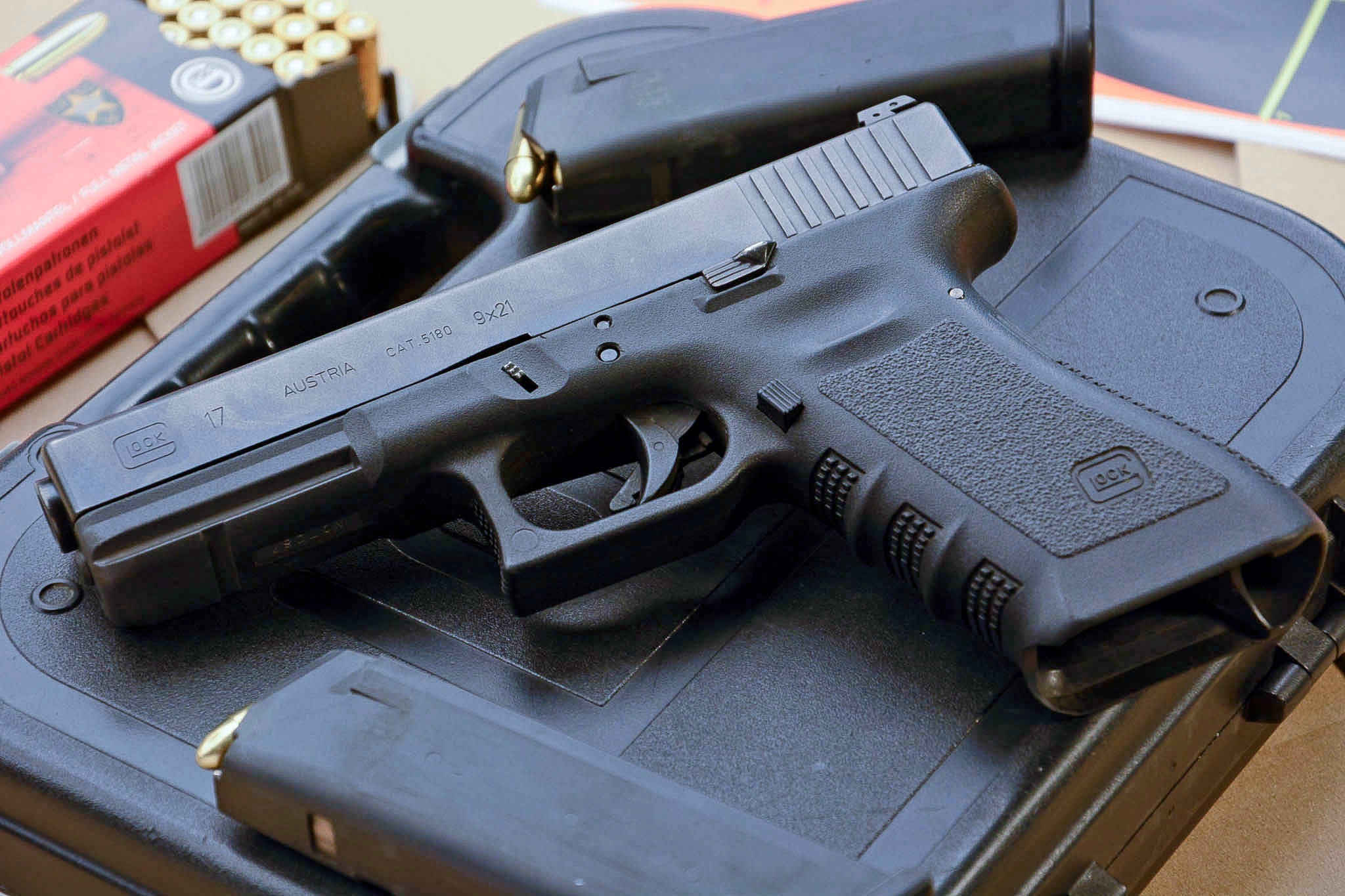 Закупка дня: пистолеты Glock-17 для судебных приставов