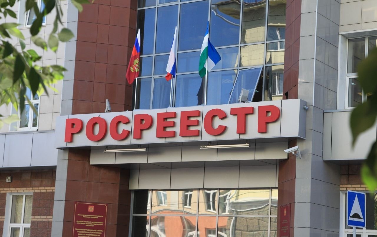 Двух работников Росреестра Челябинского региона взяли с поличным