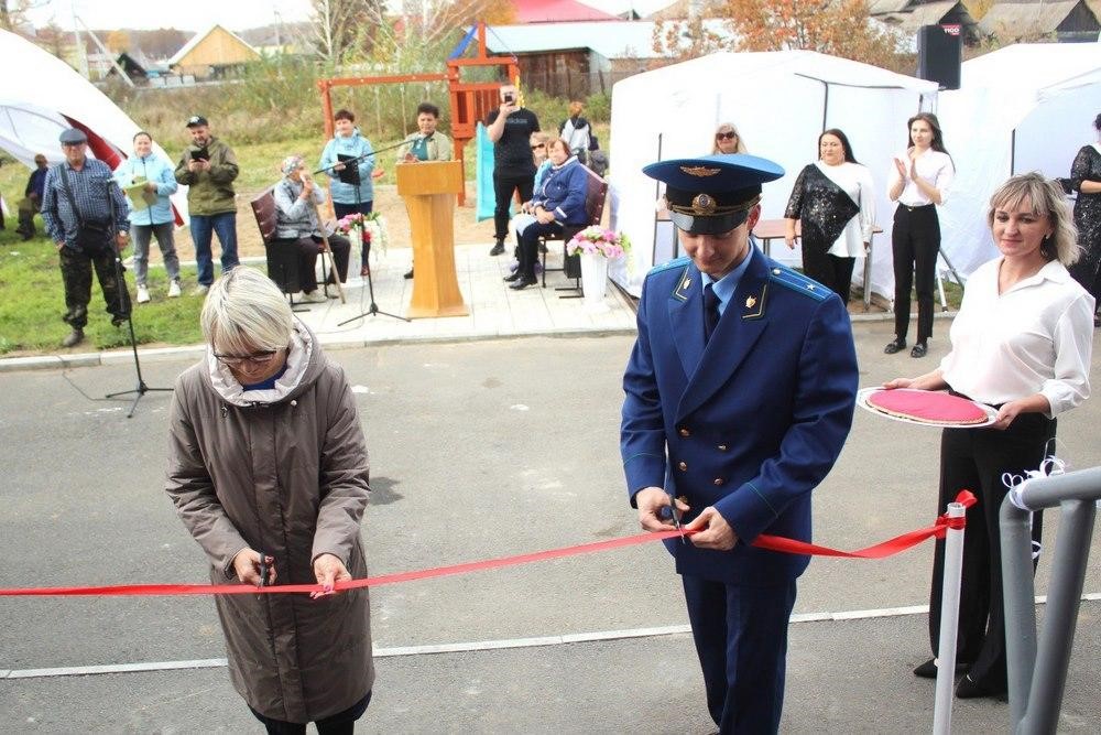 Жители Новокузнецкого и Чебулинского округов получили ключи от новых квартир