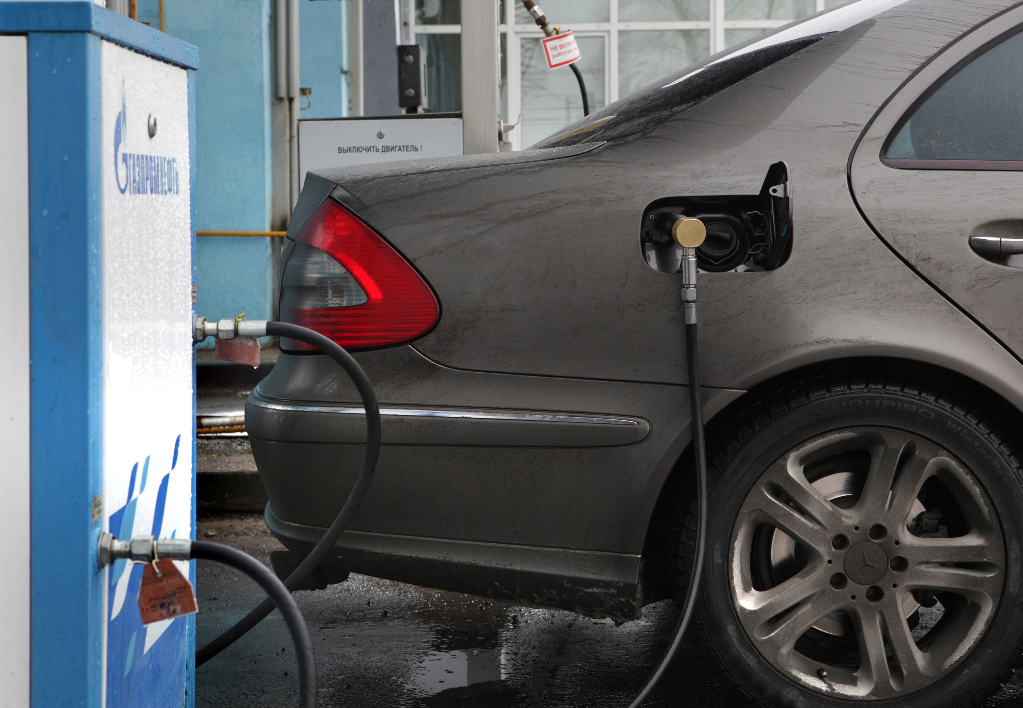 Правительство может сделать обязательным для госкомпаний закупку автомобилей на газу
