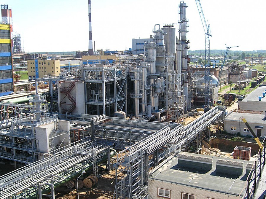 Каковы причины банкротства одного из ведущих нефтехимических заводов России?