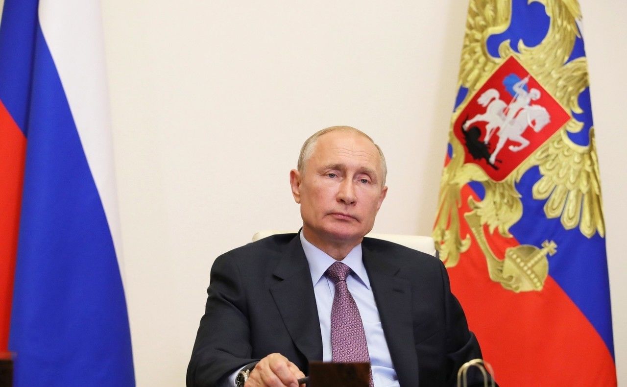 Бюджеты Бурятии и России потратят на автобусы с цитатами Путина
