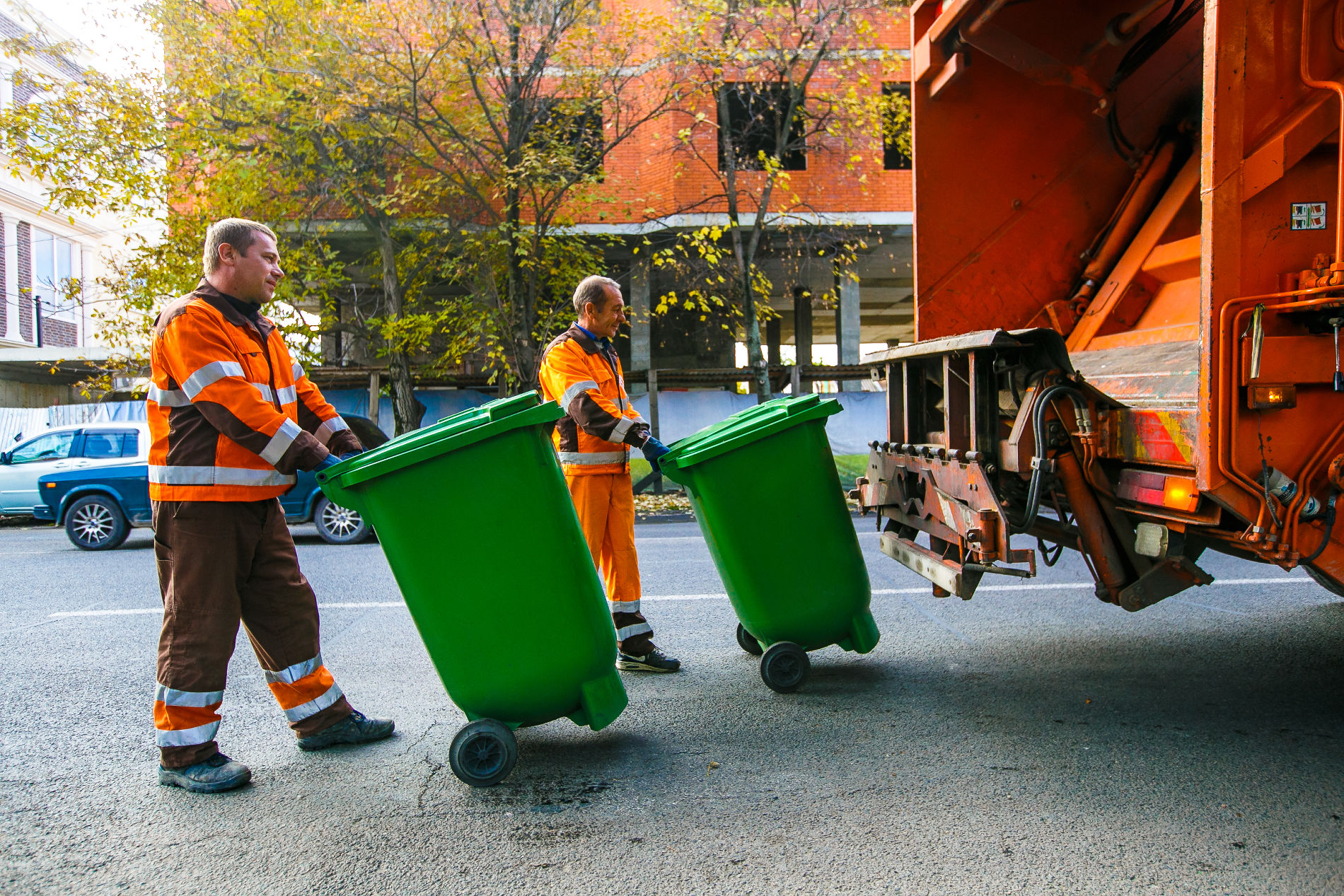 «Спецавтобаза» ищет подрядчика для вывоза мусора из Орджоникидзевского района Екатеринбурга