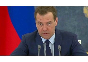 Дмитрий Медведев запретил закупки иностранной мебели