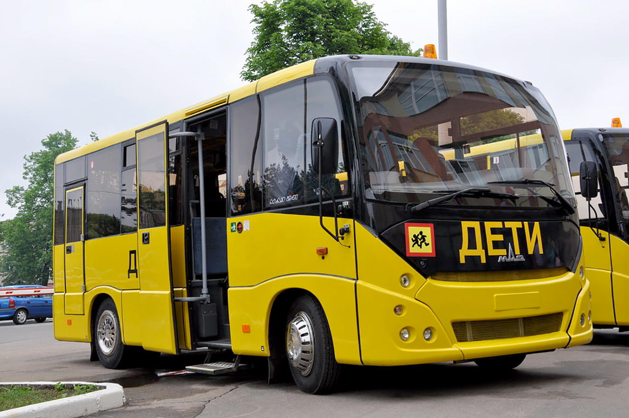 Минпромторгу поручено закупить 2,3 тыс. школьных автобусов у 4 единственных поставщиков