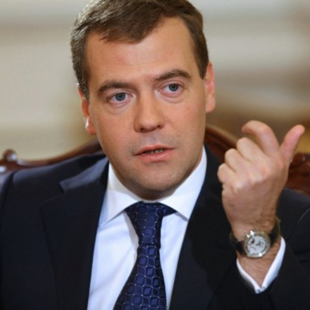 Дмитрий Медведев разрешил госкорпорациям скрывать информацию о подрядчиках