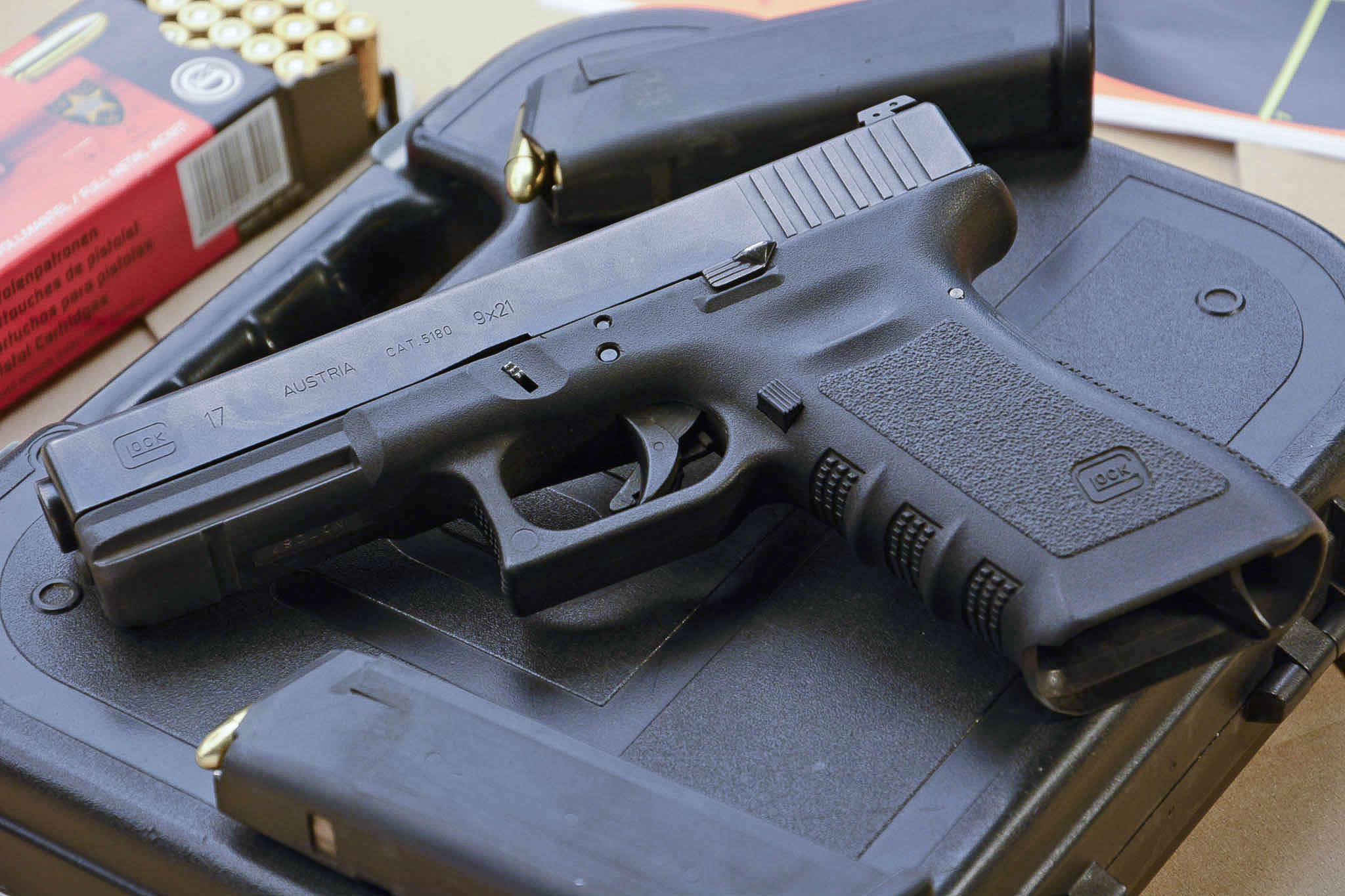 Закупка дня: пистолеты Glock-17 для судебных приставов