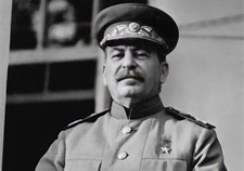 Медведев выполнил обещание и процитировал оборонщикам Сталина из 41-го