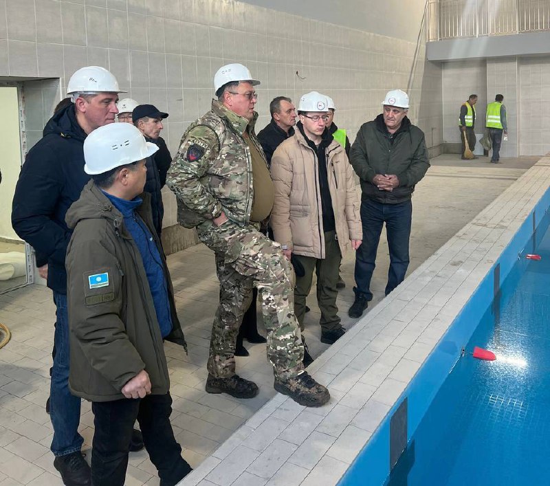 В ходе рабочей поездки в Донецкую Народную Республику замминистра строительства и ЖКХ РФ Валерий Леонов осмотрел восстанавливаемые социально-значимые объекты 