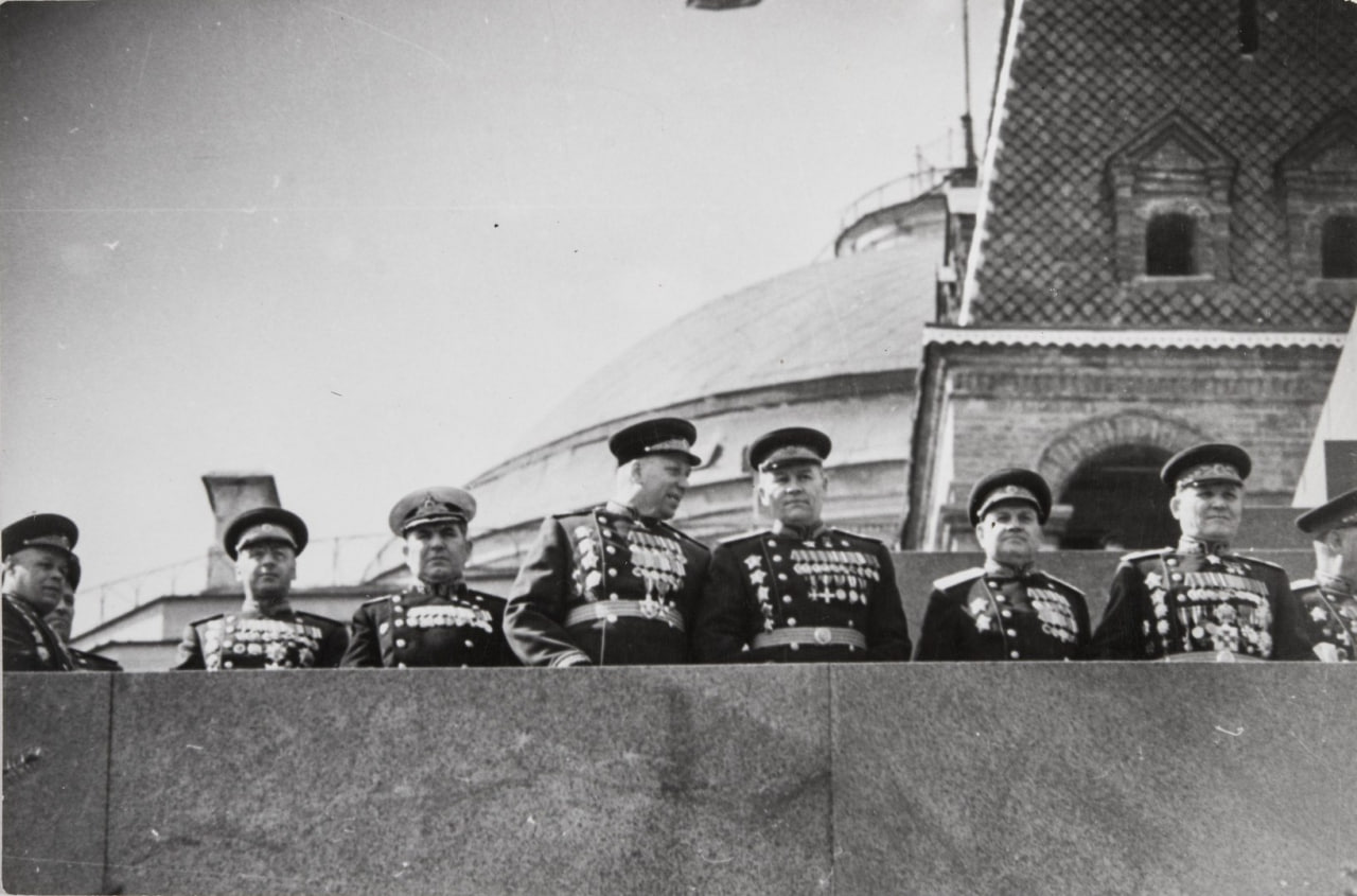 #вЭтотДень 24 июня 1945 года в Москве на Красной площади прошел Парад Победы Советского Союза в Великой Отечественной войне.