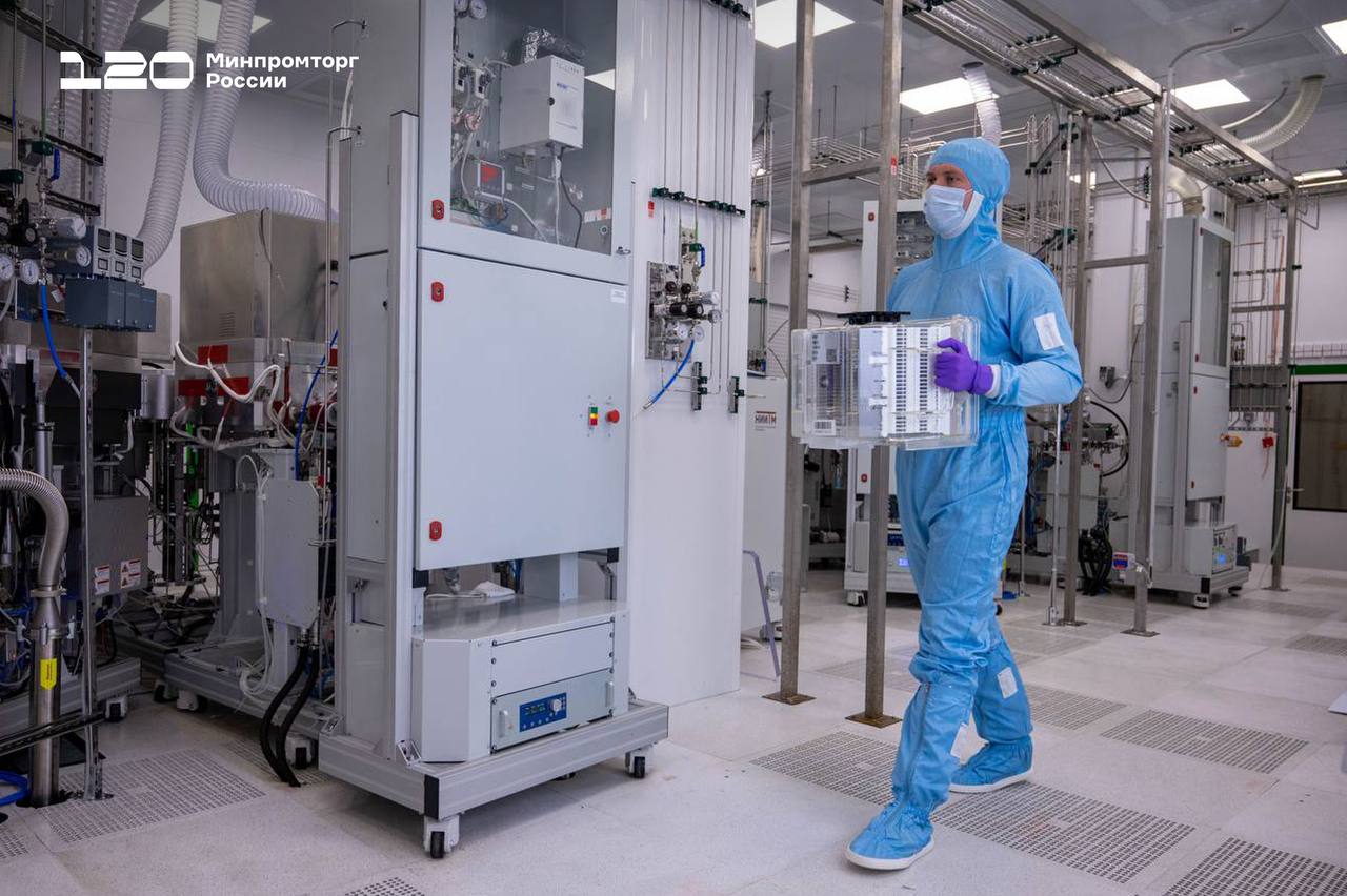  Российские ученые создали важное оборудование для производства микрочипов