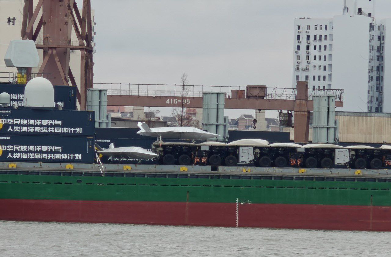 Китай учится быстро создавать авианосцы для дронов.