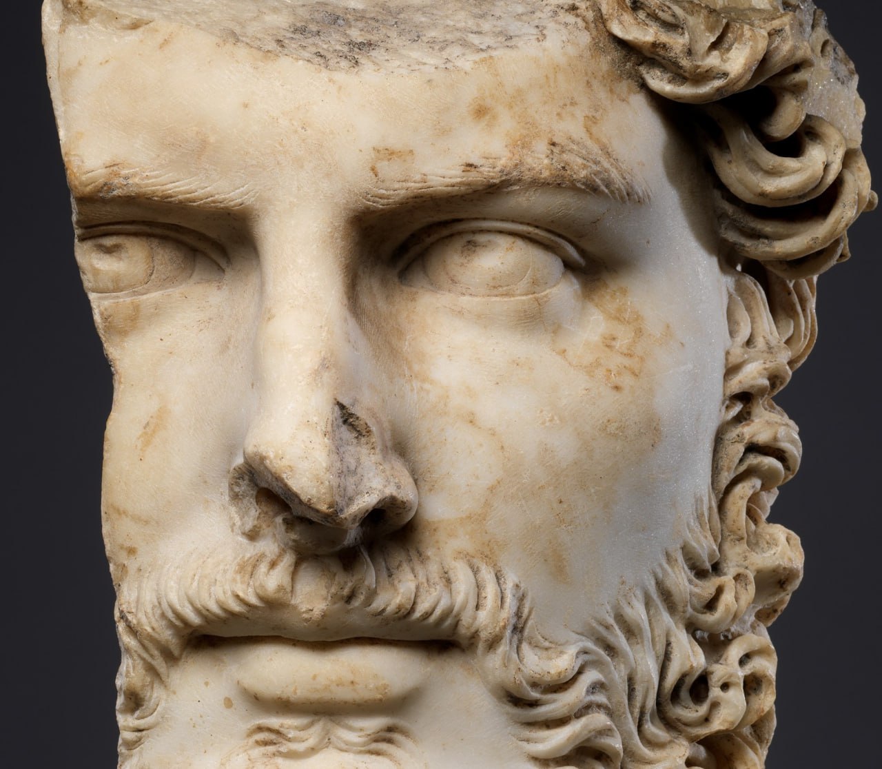 Фрагмент мраморного портрета императора Луция Вера, соправителя знаменитого императора-философа Марка Аврелия, ок. 161–169 гг. н.э.