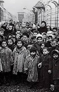 22 июля 1941 года Гудрун Гиммлер (11-летняя дочка Гиммлера) записывает в своем дневнике: