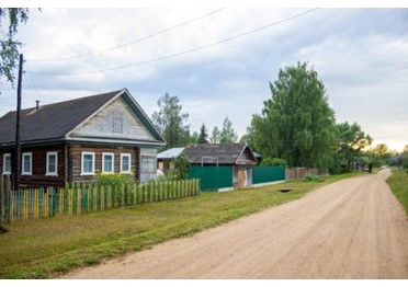 Мигранты из Средней Азии скупают дома в русских деревнях, заявили в СПЧ