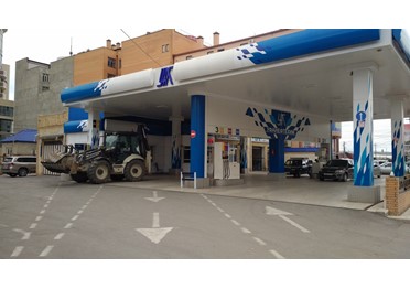 Только пять из ста функционирующих автогазозаправочных станций Махачкалы работают без нарушений законодательства. Об этом в своем Telegram-канале сообщил мэр Махачкалы Джамбулат Салавов.