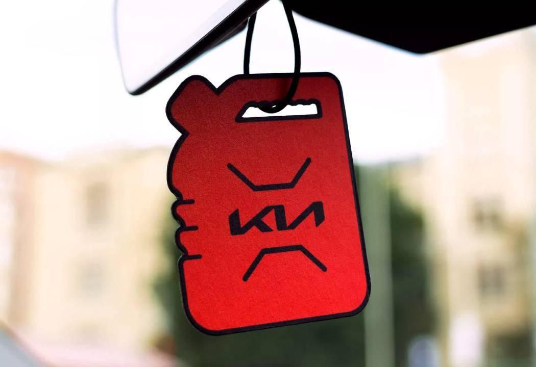 В Финляндии покупатели Kia EV4 получают в подарок «аромат бензина»