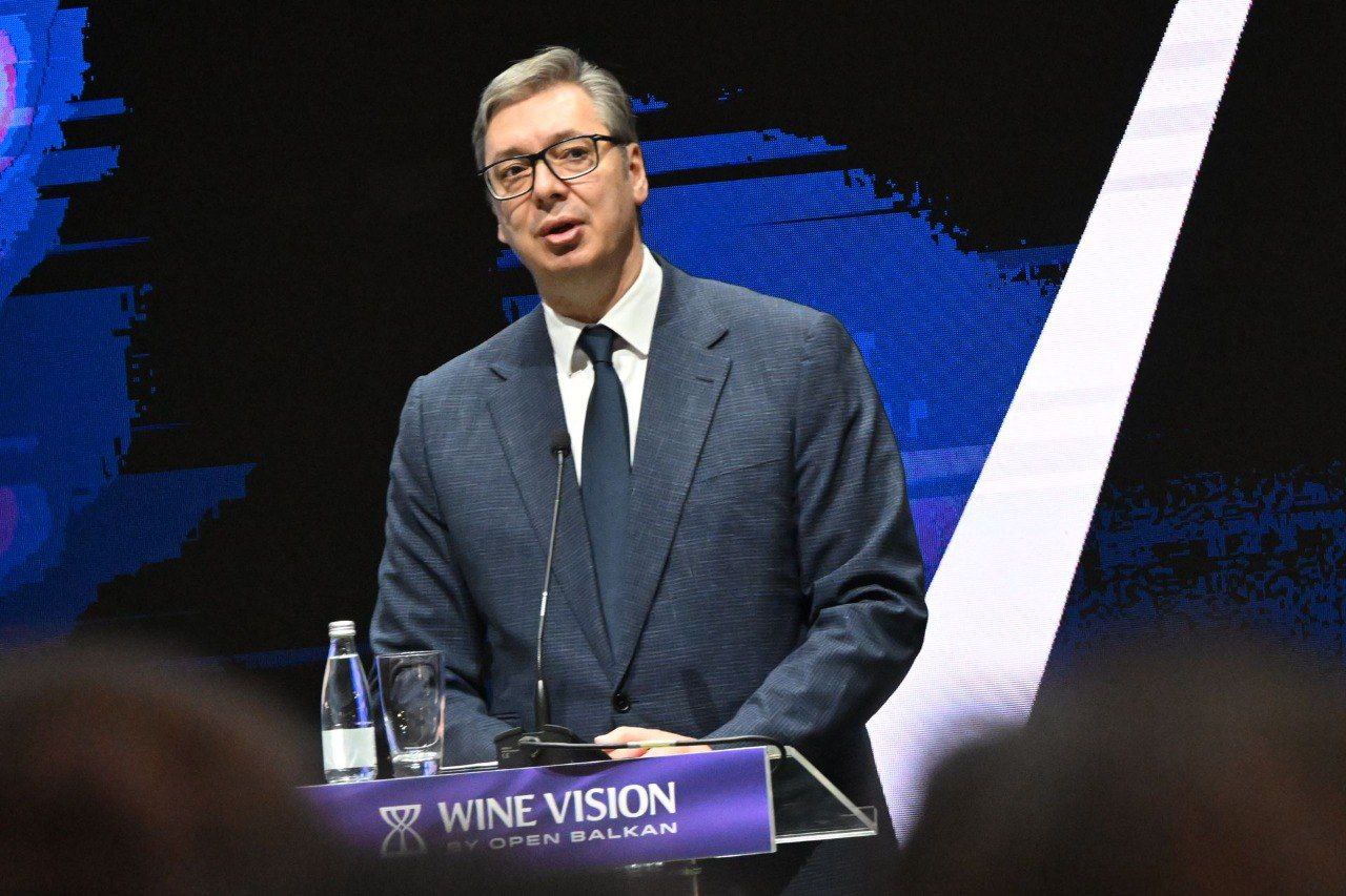 Сербия предоставит Москве 50 дней на поиск нового владельца для NIS (российские акционеры – «Газпром нефть» и «Газпром»), сообщил президент страны Александр Вучич. Об этом пишет портал N1.