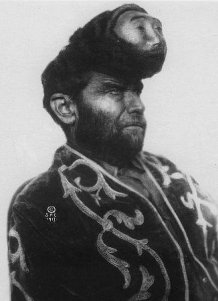 Человек с двумя головами - Паскуаль Пинон (1889-1929). Мексика. Нач. 20в.