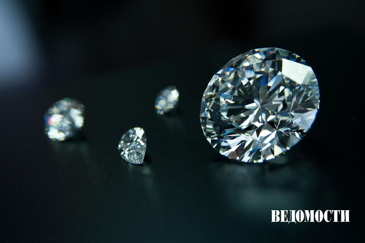  «Алроса» прогнозирует снижение добычи алмазов на 14% в 2026 году, сообщил гендиректор компании Павел Маринычев.