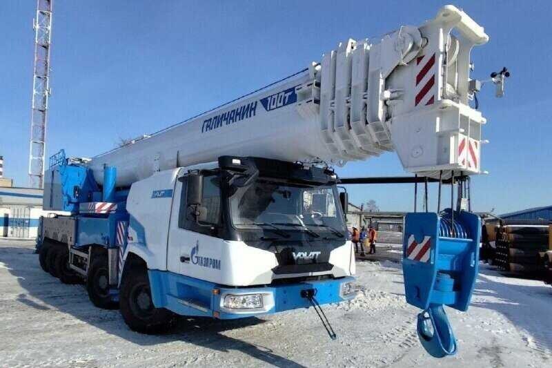 Российский завод выпустил автокран грузоподъемностью 100 тонн для Газпрома