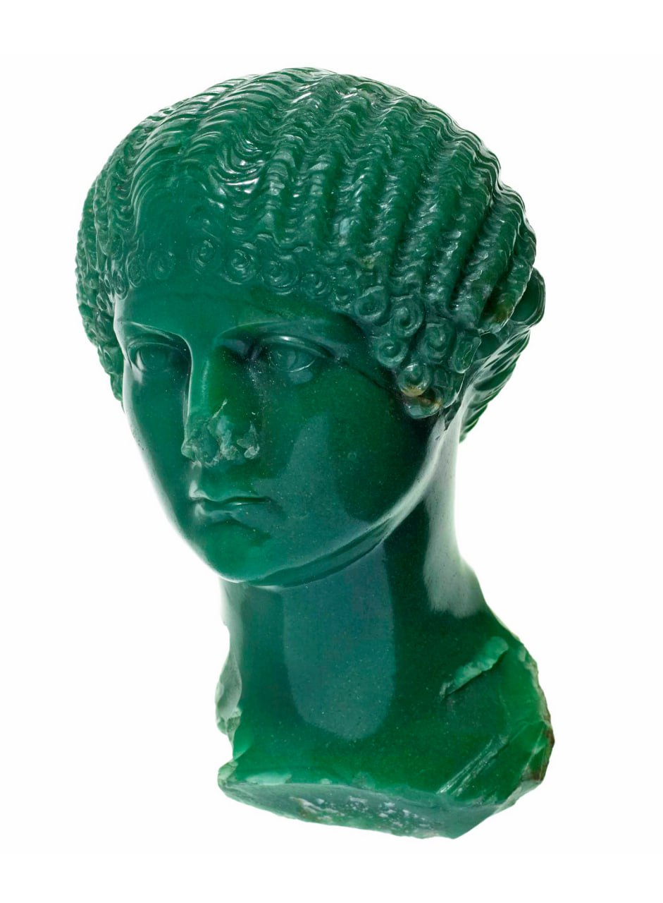 Портрет Агриппины Младшей (16-59 гг. н.э.), сестры Калигулы, жены императора Клавдия и матери Нерона, вырезанный мастером из халцедона, ок. 37 - 39 гг. н.э.