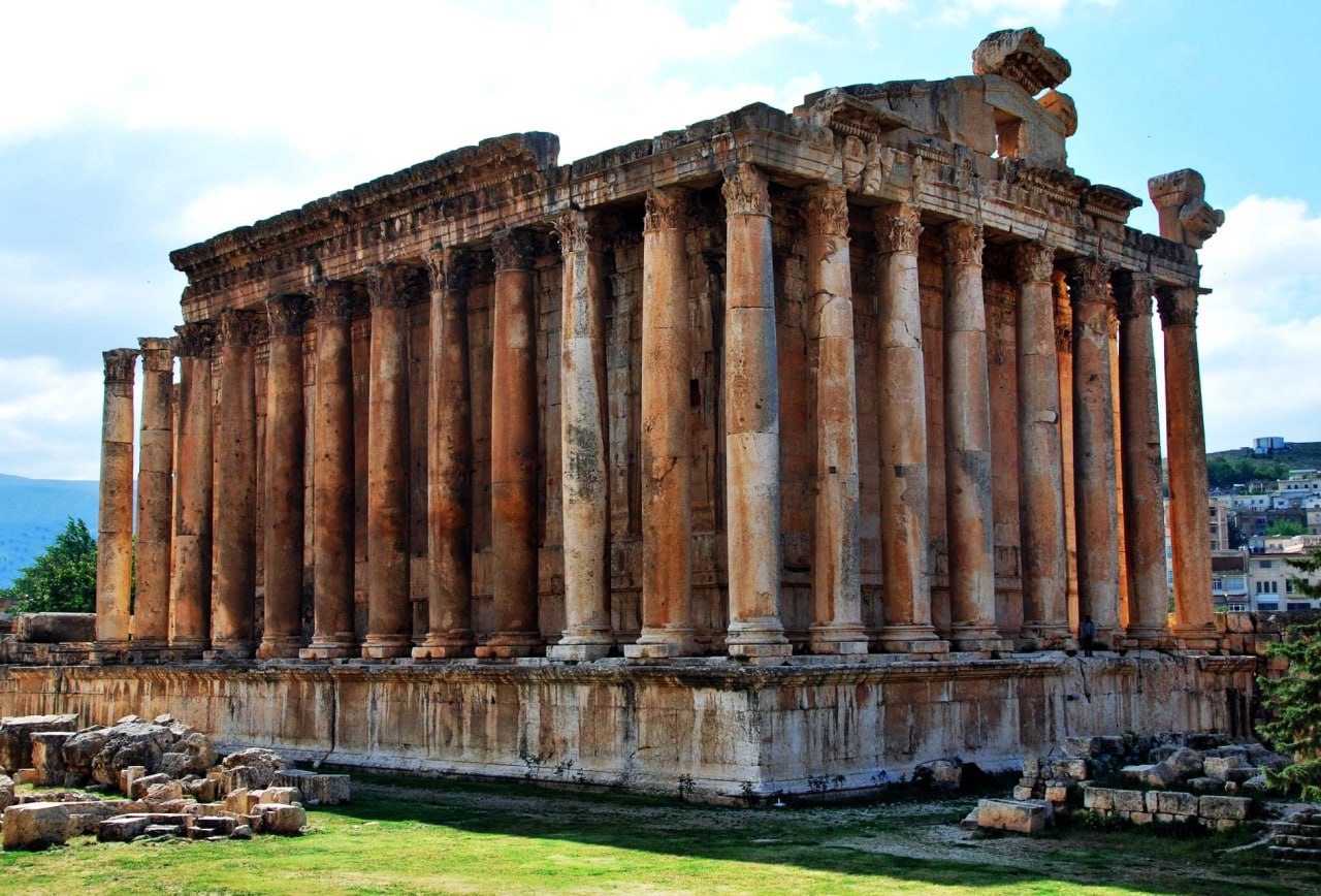Древнеримский храм Бахуса в Баальбеке (древний Гелиополис «Город Солнца»), Ливан, завершен ок. 150 г. н.э.