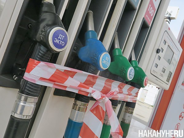 Проблемы с топливом добрались до больниц, соцслужб и муниципальных автопарков