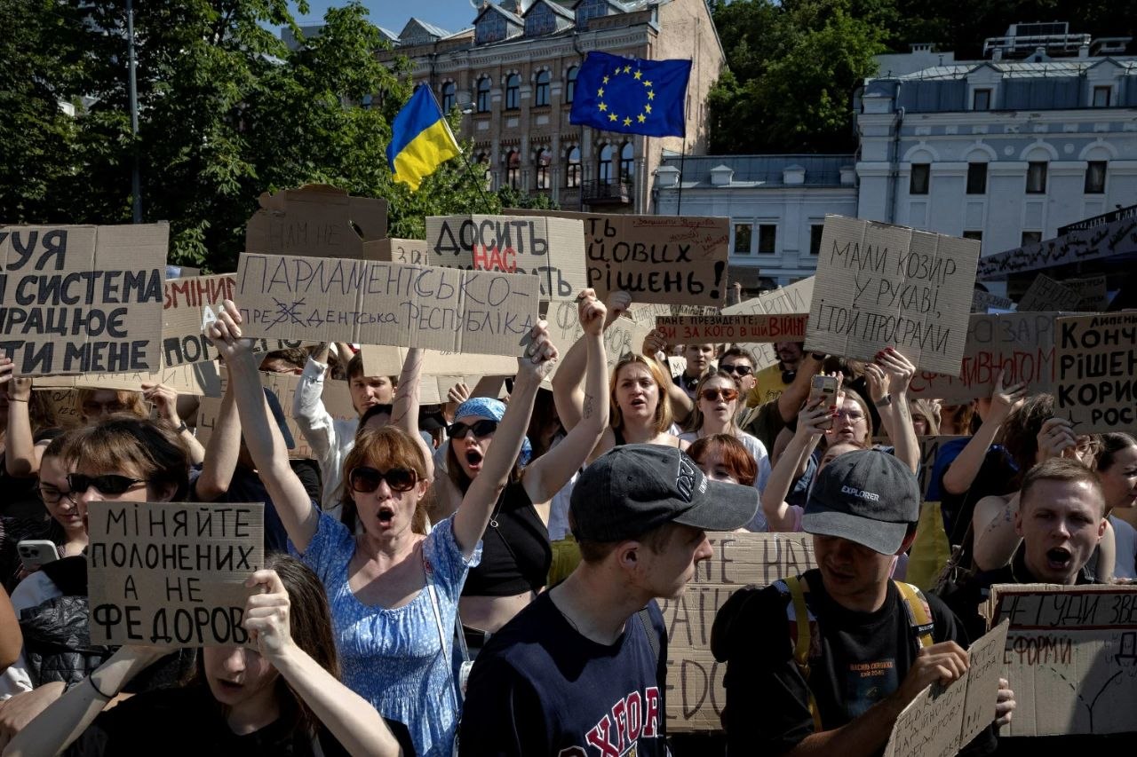 «Картоночный протест»: на Украине проходят массовые акции с призывами вернуть главу минобороны Михаила Федорова