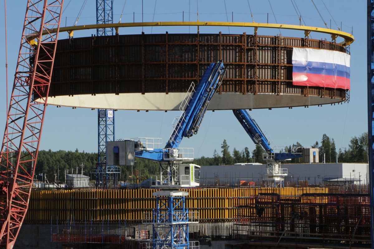 На строящемся четвертом энергоблоке Ленинградской АЭС-2 началось сооружение внутренней защитной оболочки здания реактора